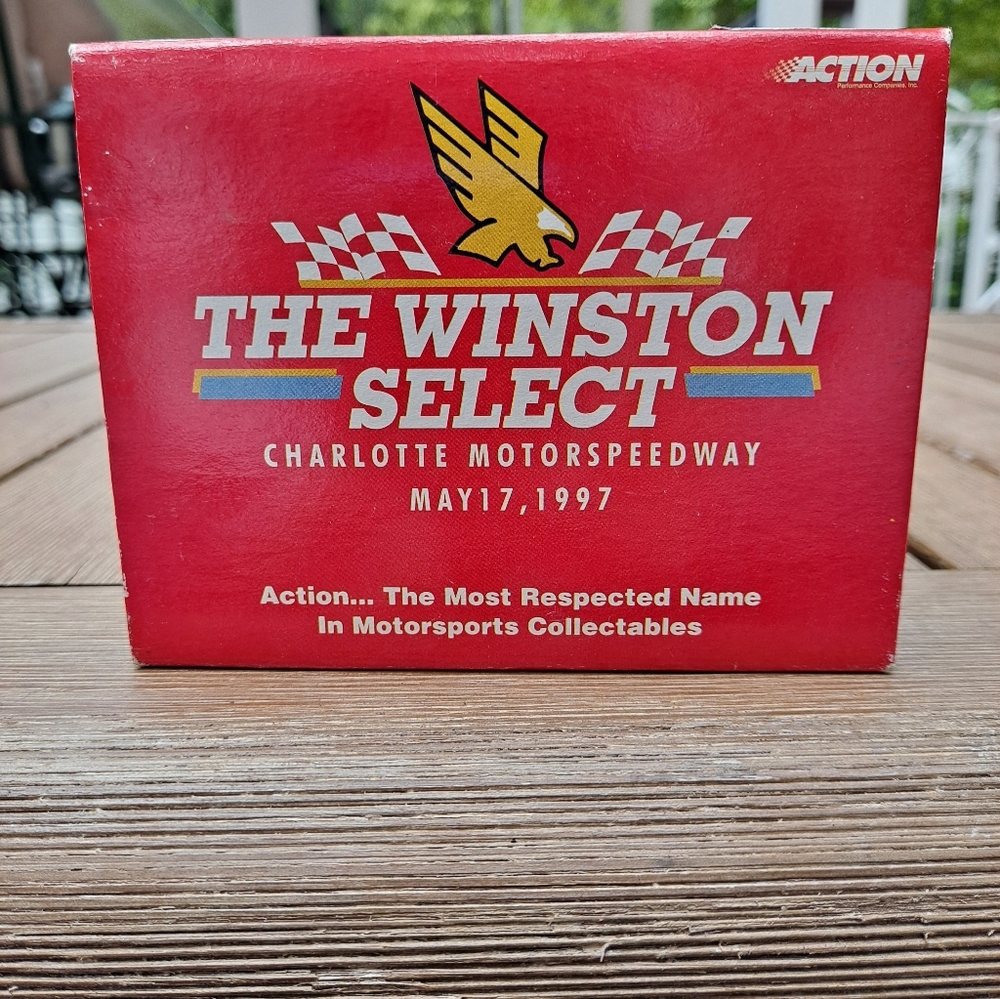 1997 Jurassic Park 1:24 Scale #24 Jeff Gordon Winston Cup Collectible Car - Picture 6 of 8